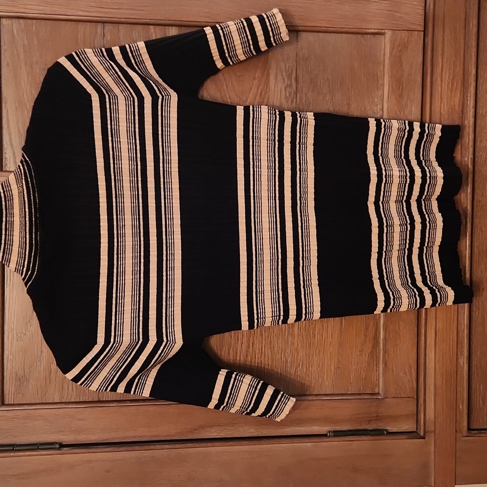 Lightweight Ribbed Sweater Size L - Picture 8 of 11